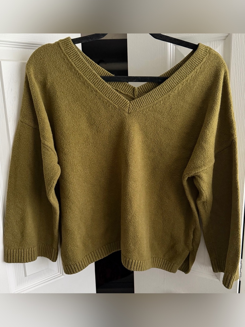 Madewell Relaxed Double V-Neck Pullover Sweater in Olive Green
